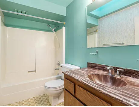 Before (Upstairs Bathroom)